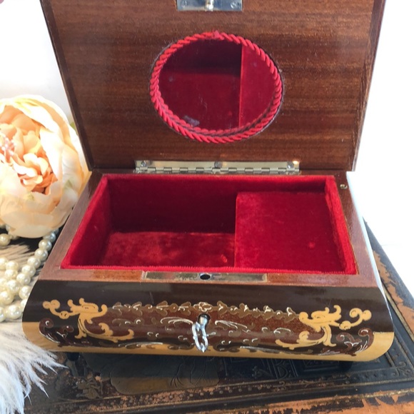 🍭VNTG 🍭Wood Inlay Music/Jewelry/Trinket  box - Picture 4 of 8